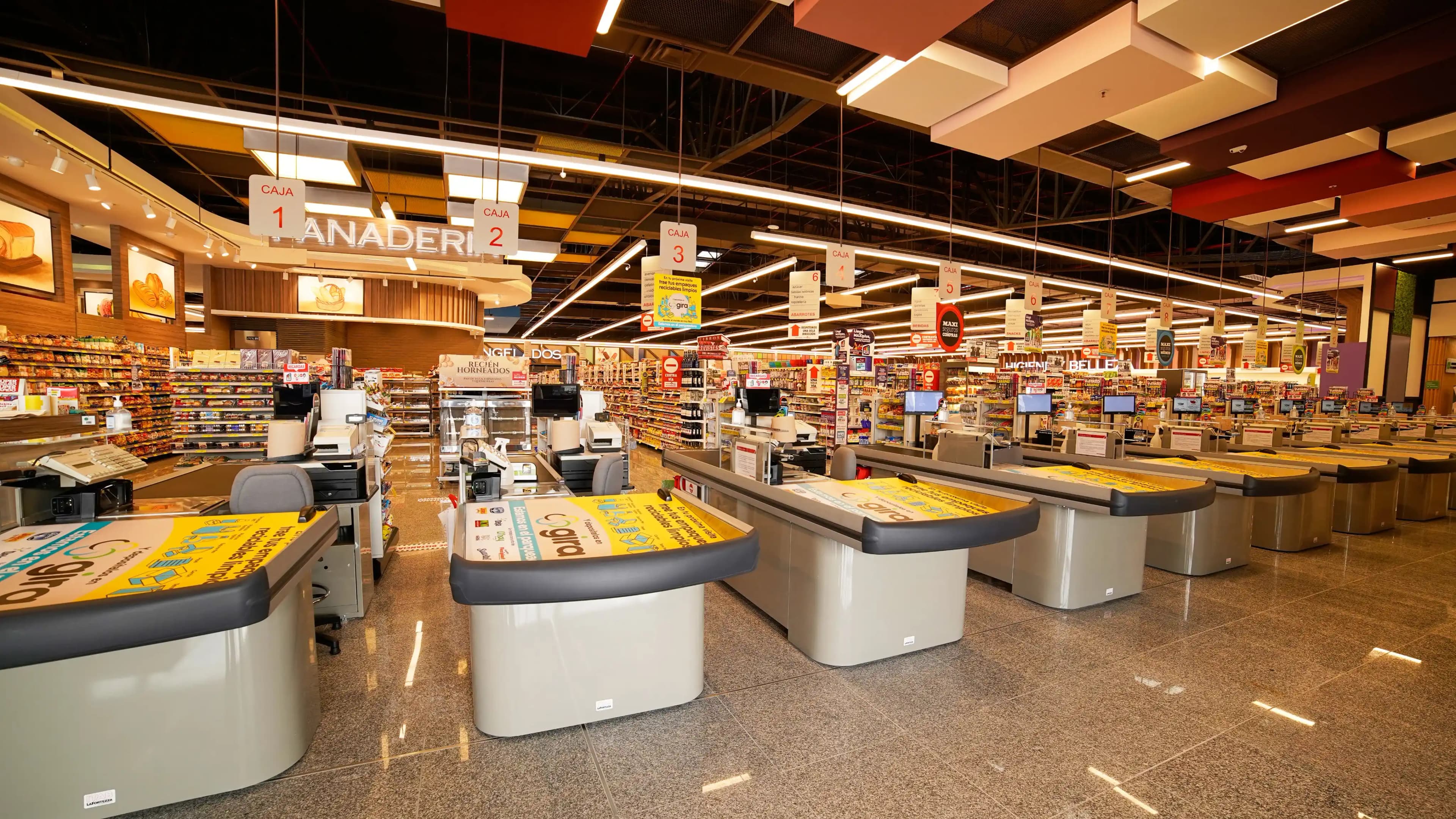 Supermaxi en Vía a la Costa, Guayaquil